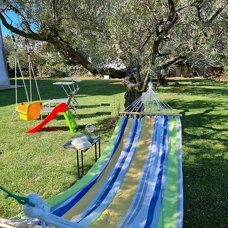 公寓 Renovierte In Zambratija Mit Grossem Garten 乌马格