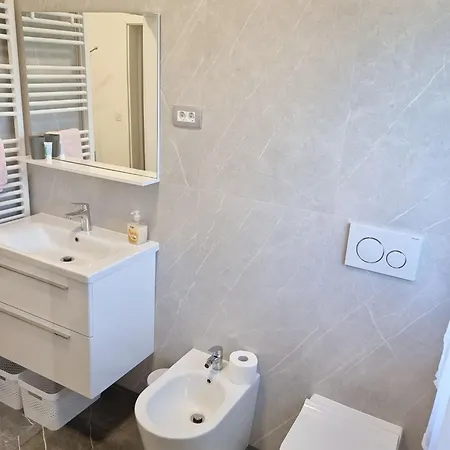 Renovierte In Zambratija Mit Grossem Garten Apartment