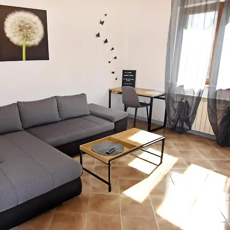 Apartment Renovierte In Zambratija Mit Grossem Garten Umag
