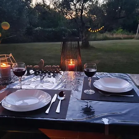 Renovierte In Zambratija Mit Grossem Garten