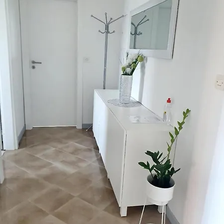 Renovierte In Zambratija Mit Grossem Garten Umag