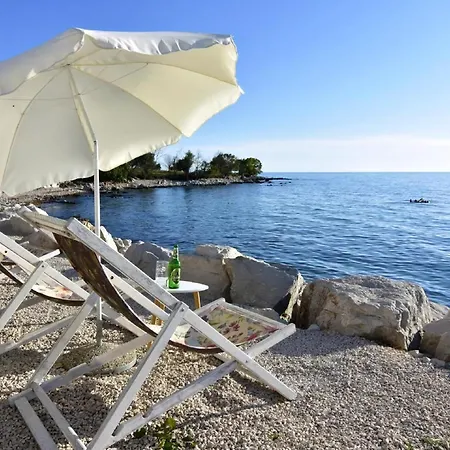 Apartment Renovierte In Zambratija Mit Grossem Garten