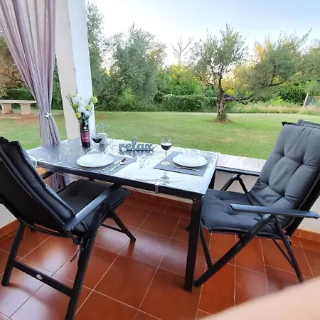 Renovierte In Zambratija Mit Grossem Garten Apartamento *