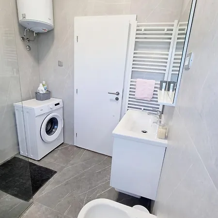 Renovierte In Zambratija Mit Grossem Garten * Umag