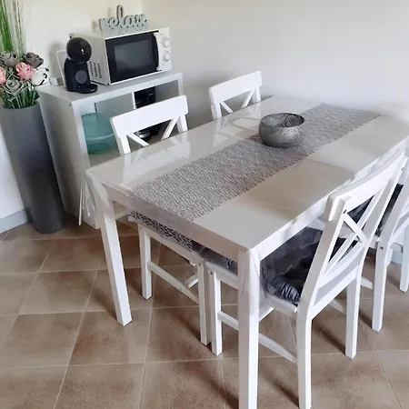 Renovierte In Zambratija Mit Grossem Garten